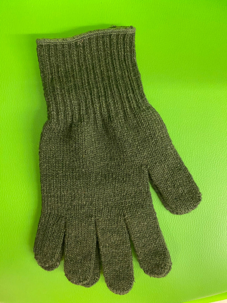 Wool glove in dark green